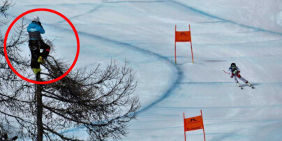I trærne over løypa henger trenerne. Det er det én veldig god grunn til